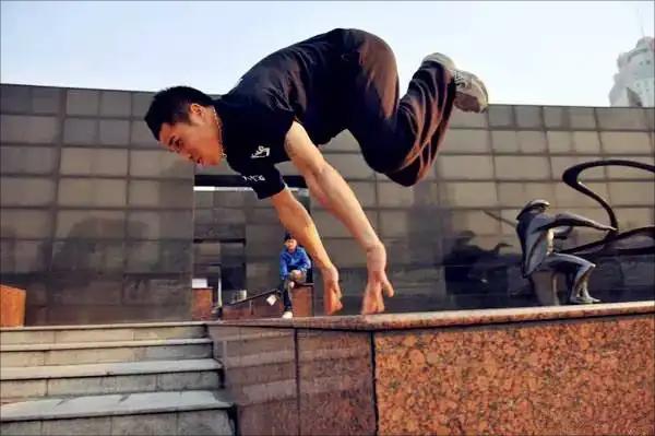 【Parkour教程】金刚跳 猩猩跳-TheKongVault-跑酷中文网
