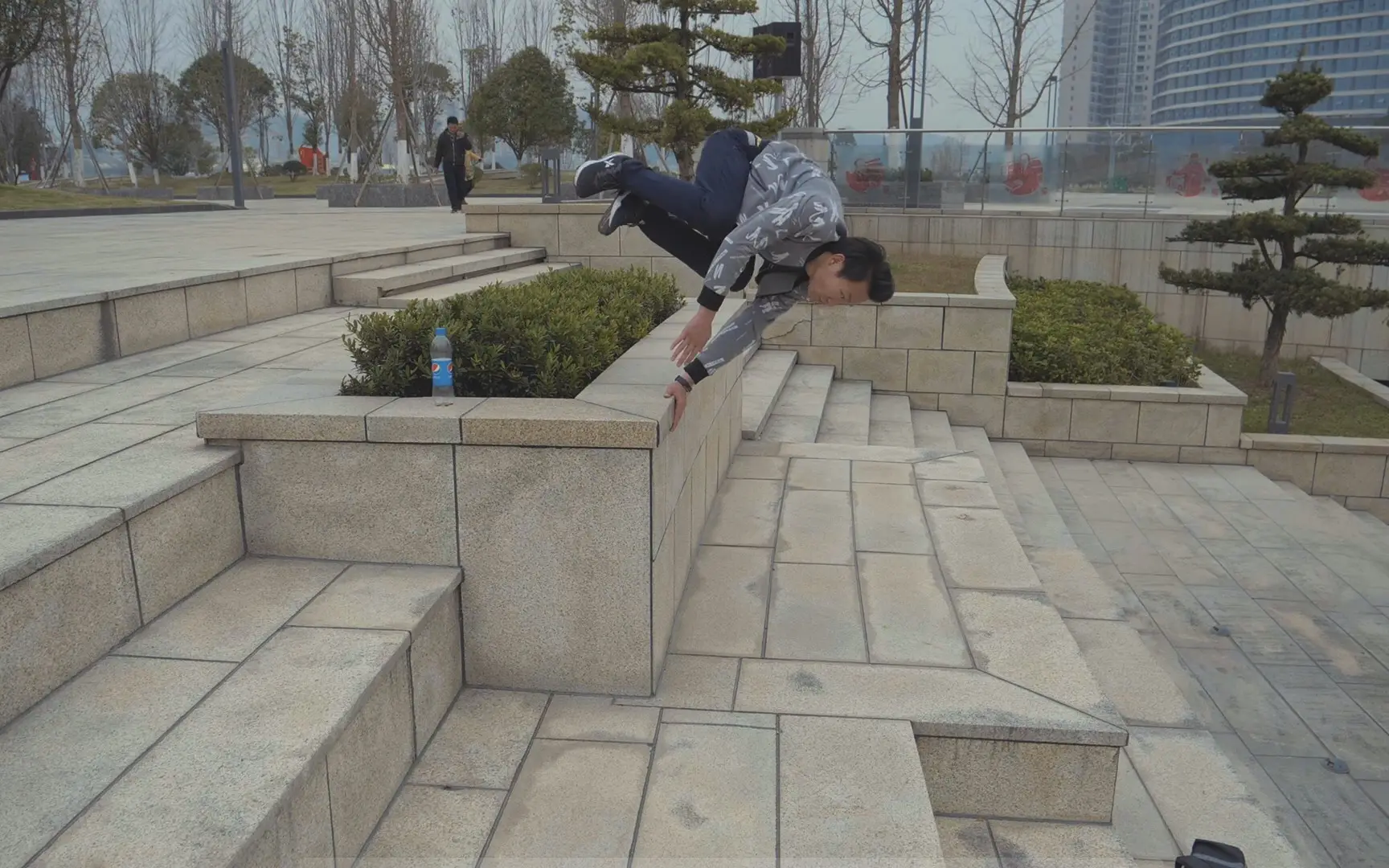 【Parkour教程】转台-ThePalmSpin-跑酷中文网