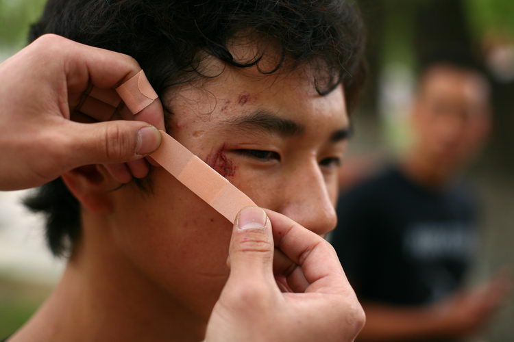 跑酷者街头秀身手(吉林长春Free Leaper跑酷)-跑酷中文网